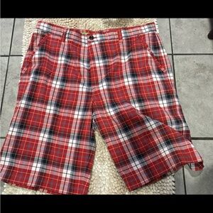 Izod Red Plaid Flat Front Men’s Shorts